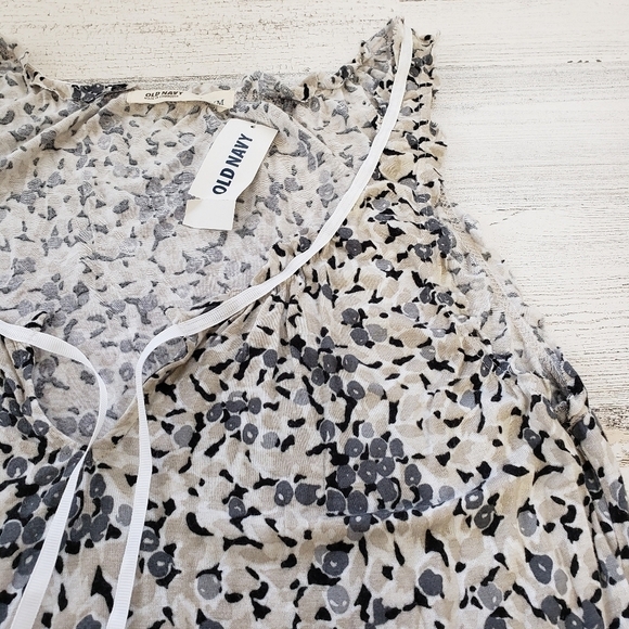 Old Navy Stretchy Ribbon Trim Tank Top Size Medium - Picture 3 of 5